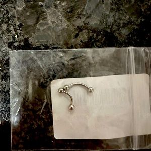 2 small rings for nose, eye, ear, etc.